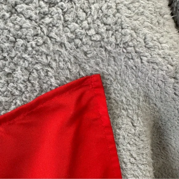 Vans Red and White Wall Flag - Picture 4 of 5